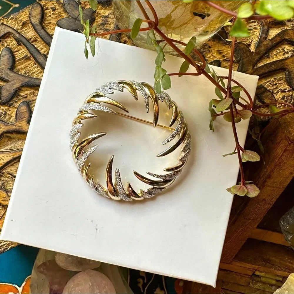 Vintage 70’s Sara Coventry Fire & Ice Two Tone Silver Gold Brooch